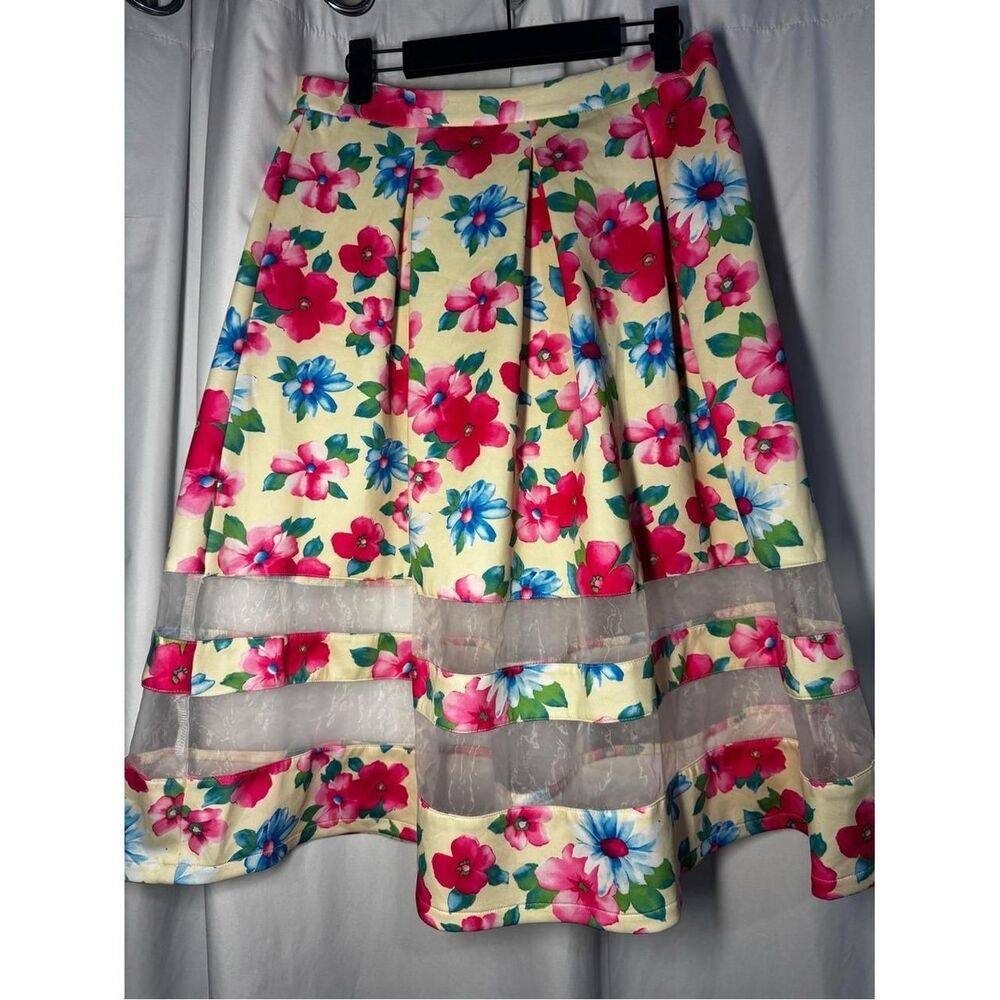 Gildan Women's Yellow and Pink Skirt
